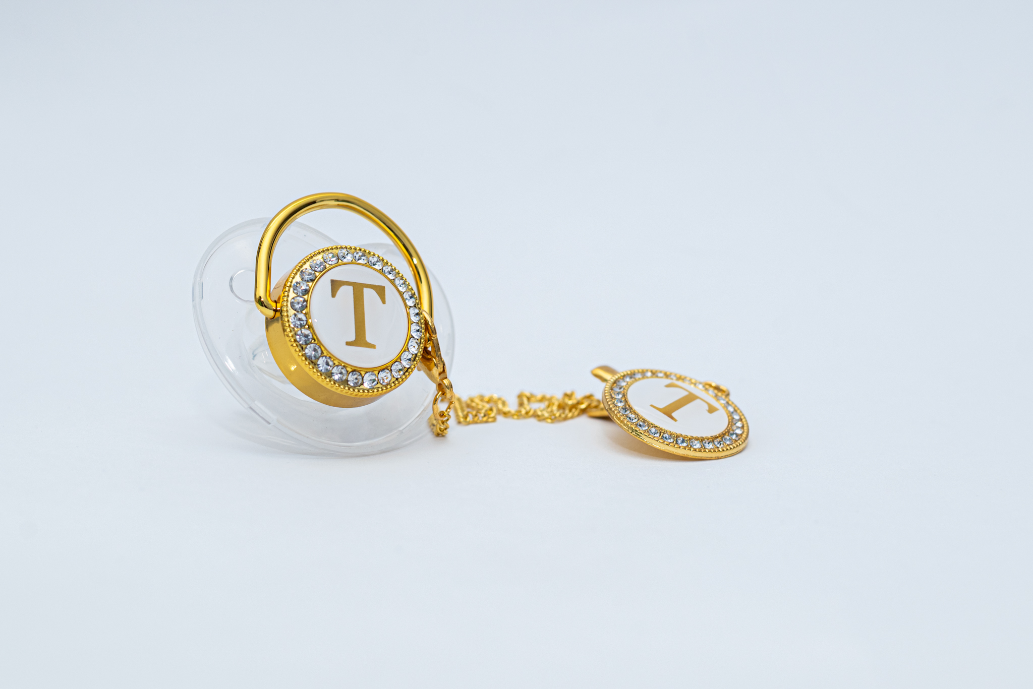 image00008 Πιπίλα με μονόγραμμα “T” - Image 1